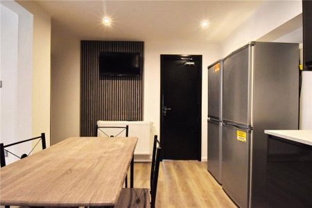 1 bedroom in a house share to rent - Photo 4