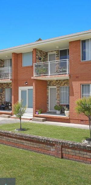 Ground floor 2 bedroom unit - Photo 1