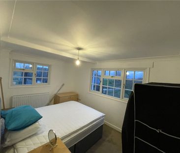 A well-presented four bedroom house, with a large garden in a rural... - Photo 2