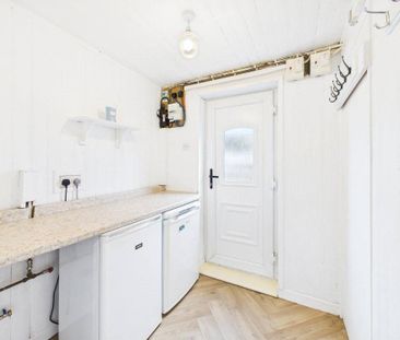 1 bedroom semi-detached house to rent - Photo 4