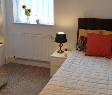 1 bedroom in a house share to rent - Photo 2