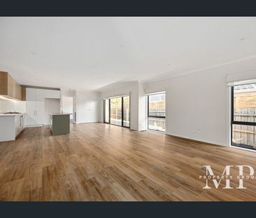 Modern spacious family home - Photo 1
