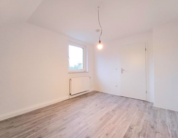 Dachgeschosswohnung in gepflegtem Wohnhaus - Photo 1