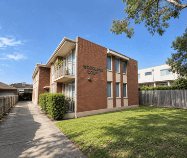 PERFECTLY POSITIONED IN ESSENDON - Photo 3