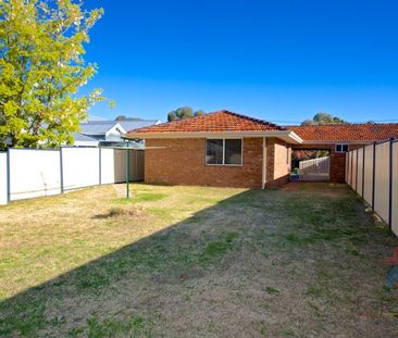 Big Living Area, Big Bedrooms, Big Backyard!!! - Photo 1