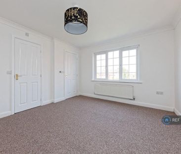 4 bedroom detached house to rent - Photo 3