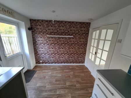 2 bedroom semi-detached house to rent - Photo 2