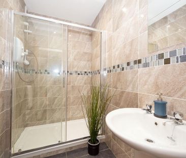 1 bedroom in a house share to rent - Photo 2