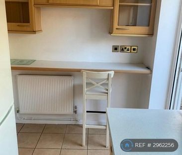 2 bedroom semi-detached house to rent - Photo 3