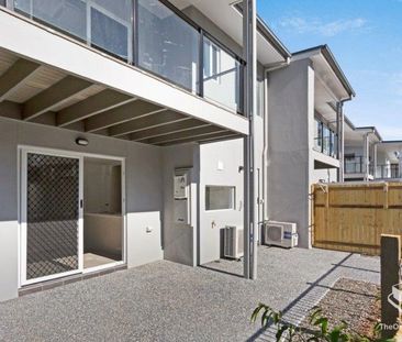 3 BED, A/C, MINUTES TO GATEWAY 3bed, large living space unit, A/C, ... - Photo 4