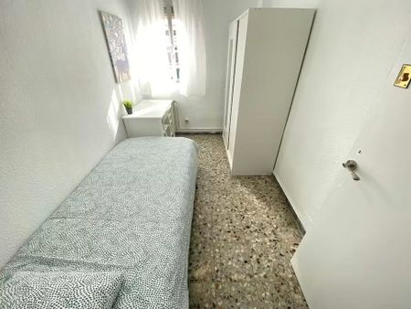 Calle de Tordegrillos, Madrid, Community of Madrid 28021 - Photo 2