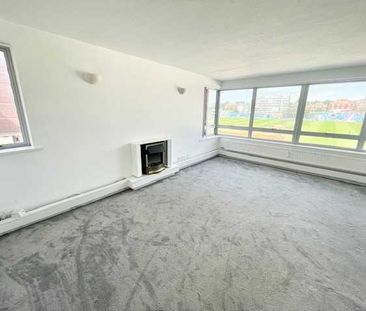 3 bedroom apartment to rent - Photo 2