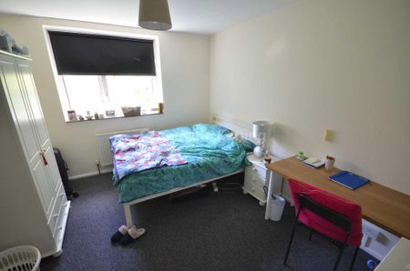 3 bedroom apartment to rent - Photo 3