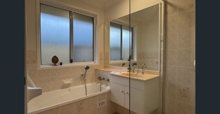 Beautifully updated home in a quiet location! - Photo 5