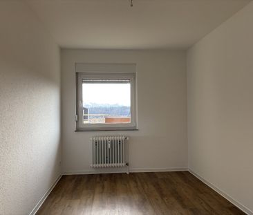 Frisch renovierte 4,5-Zimmer-Wohnung, nur mit Wohnberechtigungsschein - Photo 1