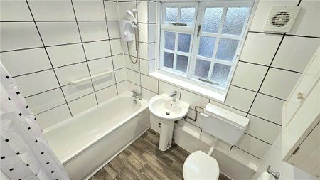 2 bedroom semi-detached house to rent - Photo 5