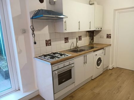 1 Bed Flat, Ferme Park Road, N4 - Photo 4