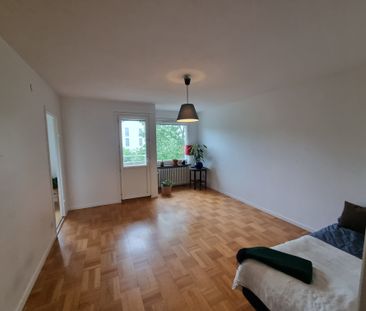 Astrakangatan, Hässelby - Photo 1
