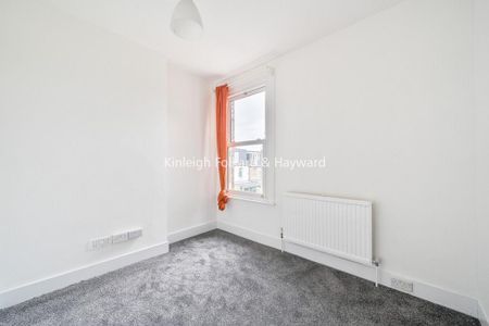 3 bedroom end of terrace house to rent - Photo 2
