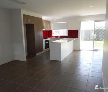 Stylish Townhouse in Coomera – Contemporary Living in a Prime Location - Photo 5