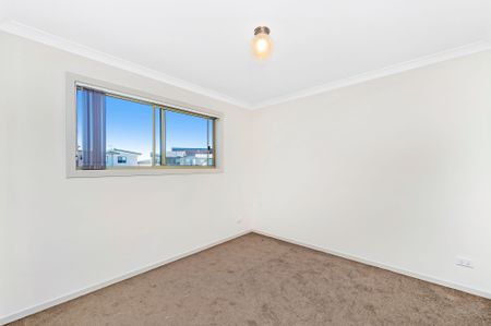 Three Bedroom Terrace in Central Location - Photo 3