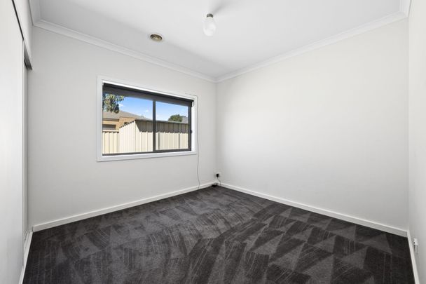 43 Ascot Gardens Drive, Delacombe Vic 3356 - Photo 1