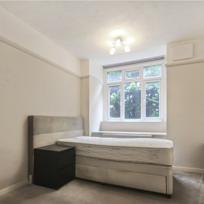 Queens Road, Weybridge, Surrey, KT13 9DL - Photo 1