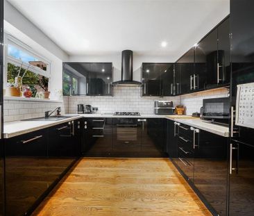 4 bedroom semi-detached house to rent - Photo 6