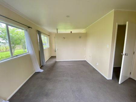 Property Management191 Postman Road, Dairy Flat - House for Rent - Photo 5