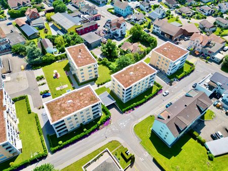 "grosse, moderne 3.5-Zimmer-Wohnung mit Sitzplatz, Lift und eigenem Waschturm" - Foto 5