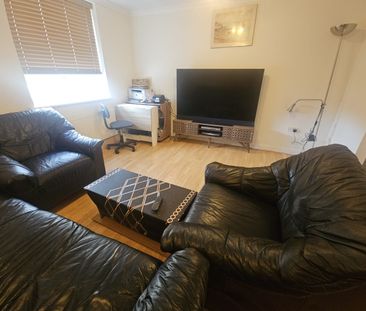 Room in a Shared Flat, High Road, N11 - Photo 1