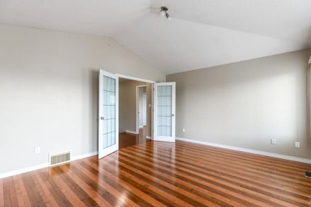Edmonton Unfurnished house Rental in Hudson - Spacious Home In North Edmonton With Large Backyard and Airconditioning - Photo 2