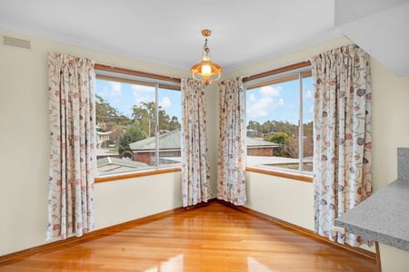 Charming Family Home - Photo 3