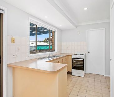 RENOVATED 2 BEDROOM TOWNHOUSE IN PRIME LOCATION! - Photo 6