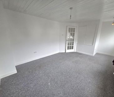 2 bedroom end of terrace house to rent - Photo 4