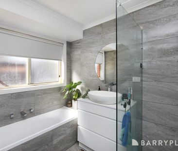 2B Emily Street, St Albans, Vic 3021 - Photo 2