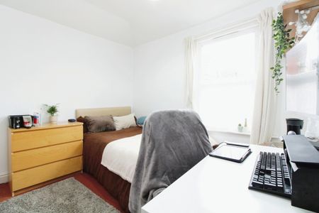 5 Bed Terraced House, Earls Road, SO14 - Photo 4