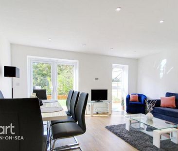4 bedroom detached house to rent - Photo 2