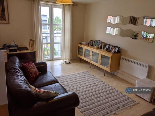2 bedroom flat to rent - Photo 1