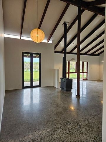 Large rural family home close to Taradale - Photo 4