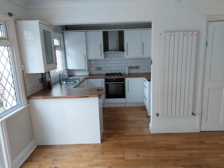 3 bedroom semi-detached house to rent - Photo 3