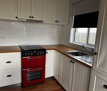Charming 2-Bedroom House - Photo 5