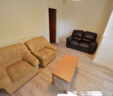 2 bedroom Flat in Flat 1, Leeds - Photo 6