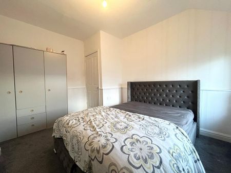 3 bedroom end of terrace house to rent - Photo 4