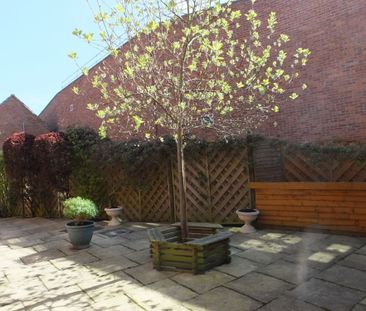 1 bed ground floor flat to rent in The Square, Kenilworth, CV8 - Photo 2