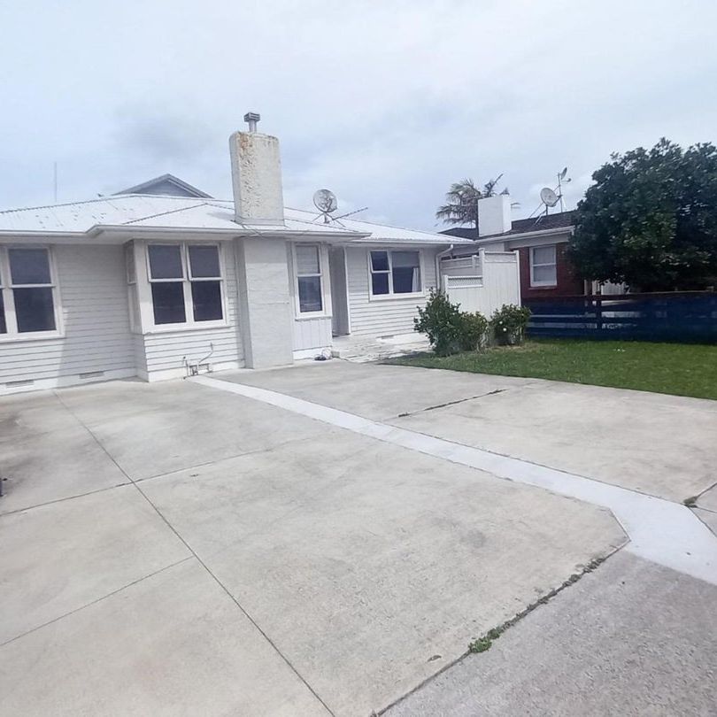 Secure 3 bedrooms home close to River - Photo 1