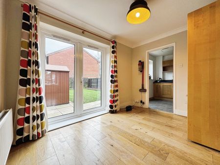 3 bedroom detached to rent Admirals Way, Norwich - Photo 2