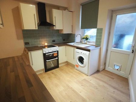 2 bedroom end of terrace house to rent - Photo 4