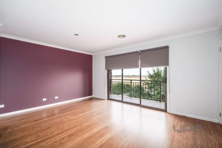 10 Ridgegreen View, Caroline Springs - Photo 3