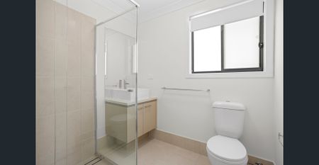 MODERN BRAND NEW 4 BEDROOM - GREAT LOCATION!! - Photo 3